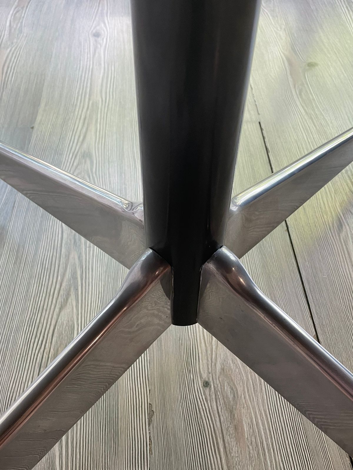 Eames Round Table, Segmented Base Herman Miller