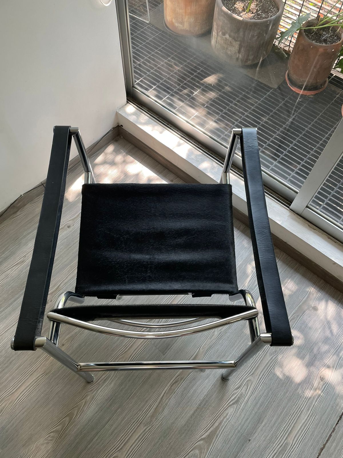 LC1 Basculant Chair Le Corbusier Black Cowhide Cassina