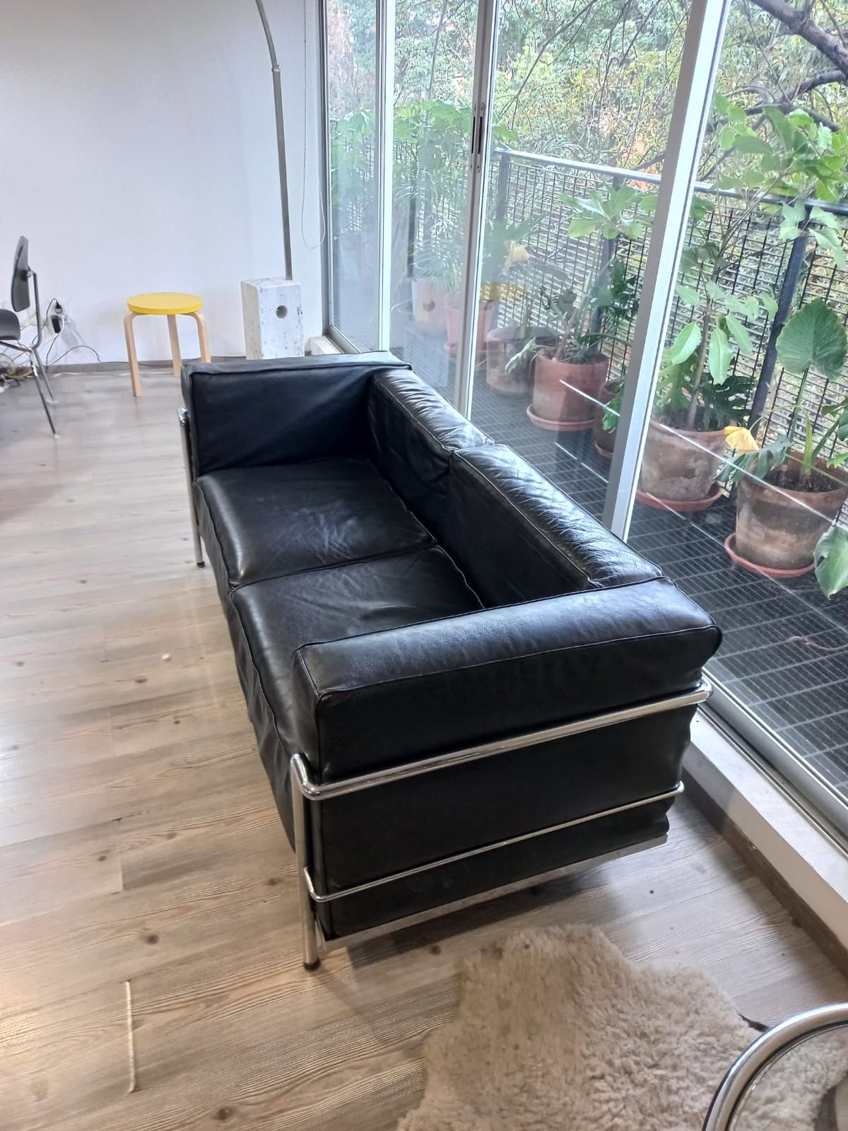 LC2 Two Seat Sofa - Le Corbusier - moda in casa