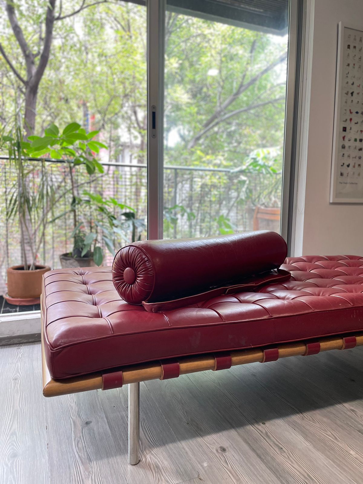 Barcelona Couch Mies Van Der Rohe Knoll