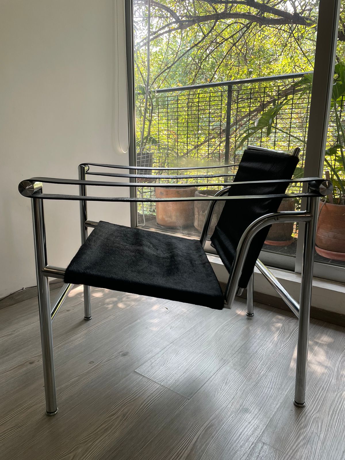 LC1 Basculant Chair Le Corbusier Black Cowhide Cassina