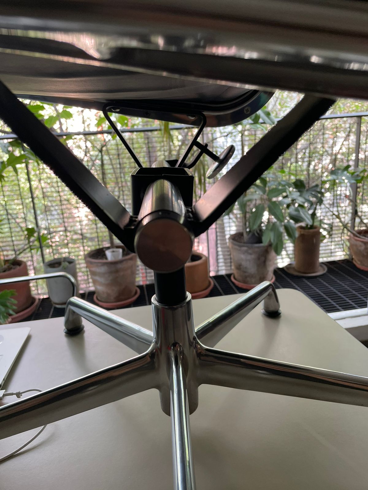 Eames Soft Pad EA 434 Chair Herman Miller