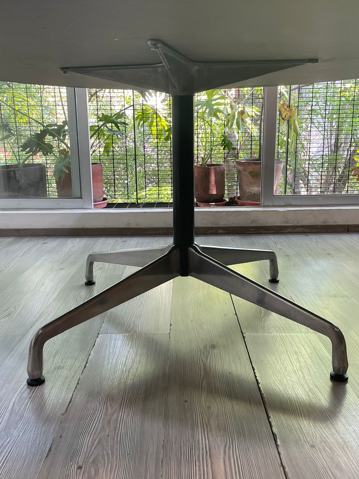 Eames Round Table, Segmented Base Herman Miller