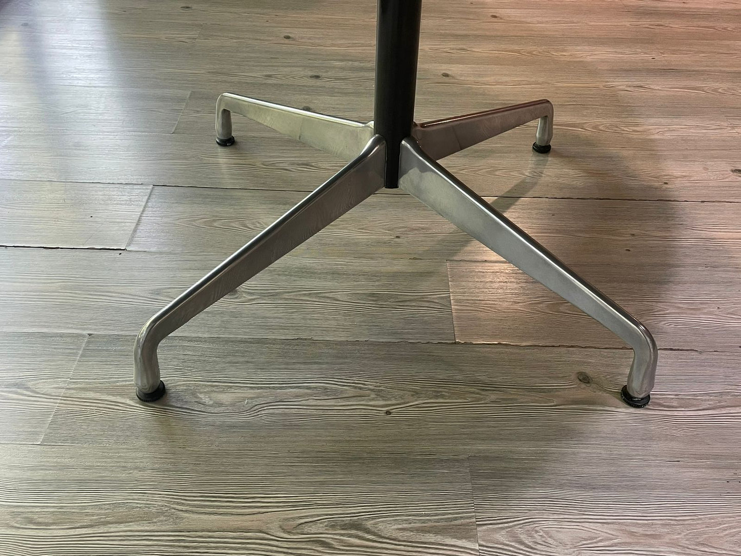 Eames Round Table, Segmented Base Herman Miller