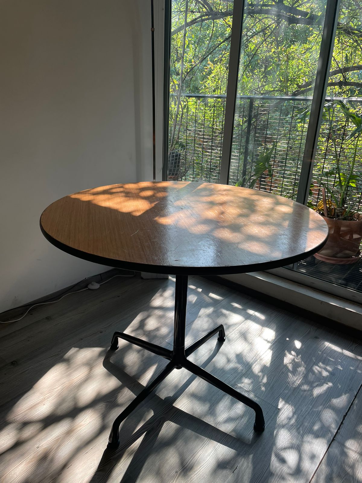 Eames Round Universal Base Dining & Work Table Herman Miller
