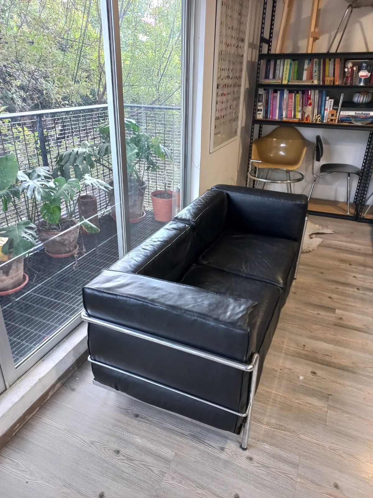 LC2 Two Seat Sofa - Le Corbusier - moda in casa