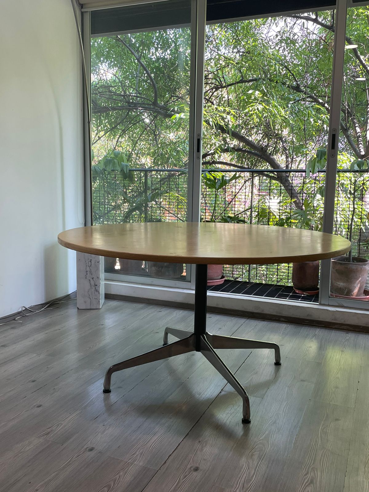 Eames Round Table, Segmented Base Herman Miller