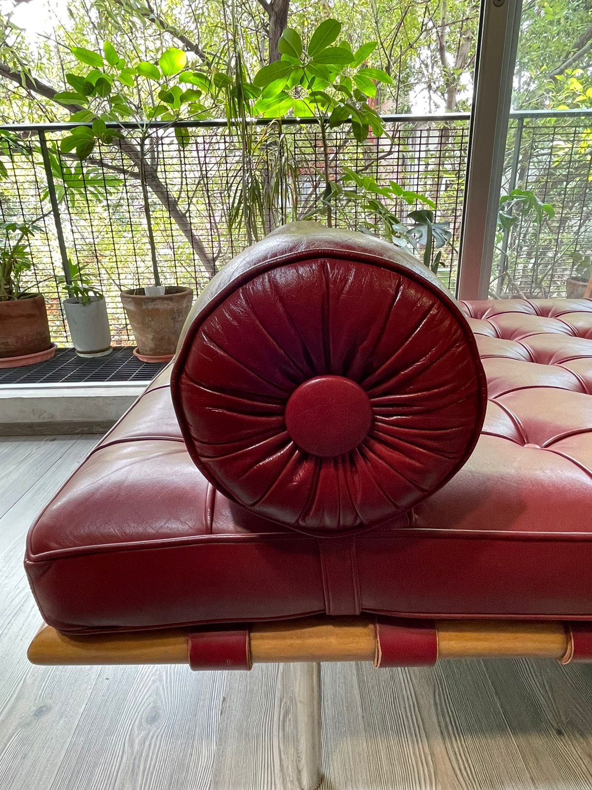 Barcelona Couch Mies Van Der Rohe Knoll