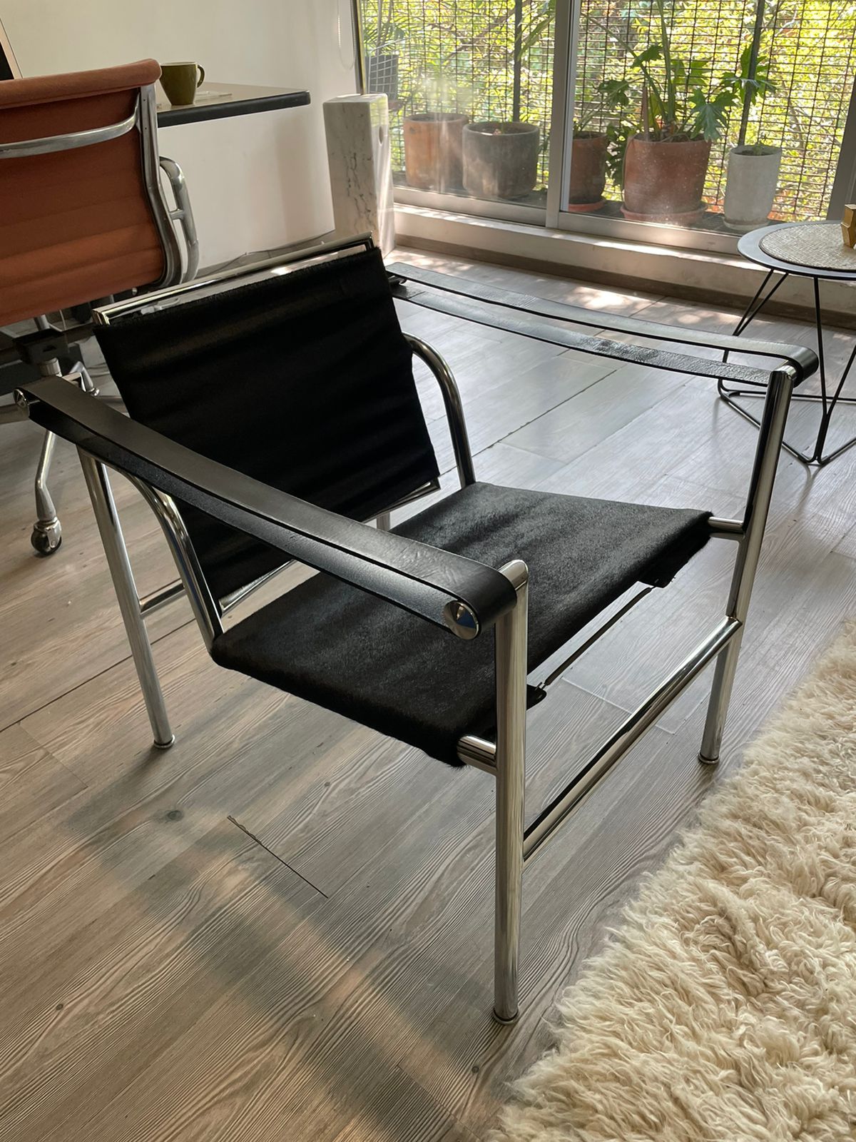 LC1 Basculant Chair Le Corbusier Black Cowhide Cassina