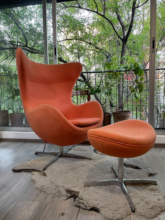 Sillón Egg y otomana