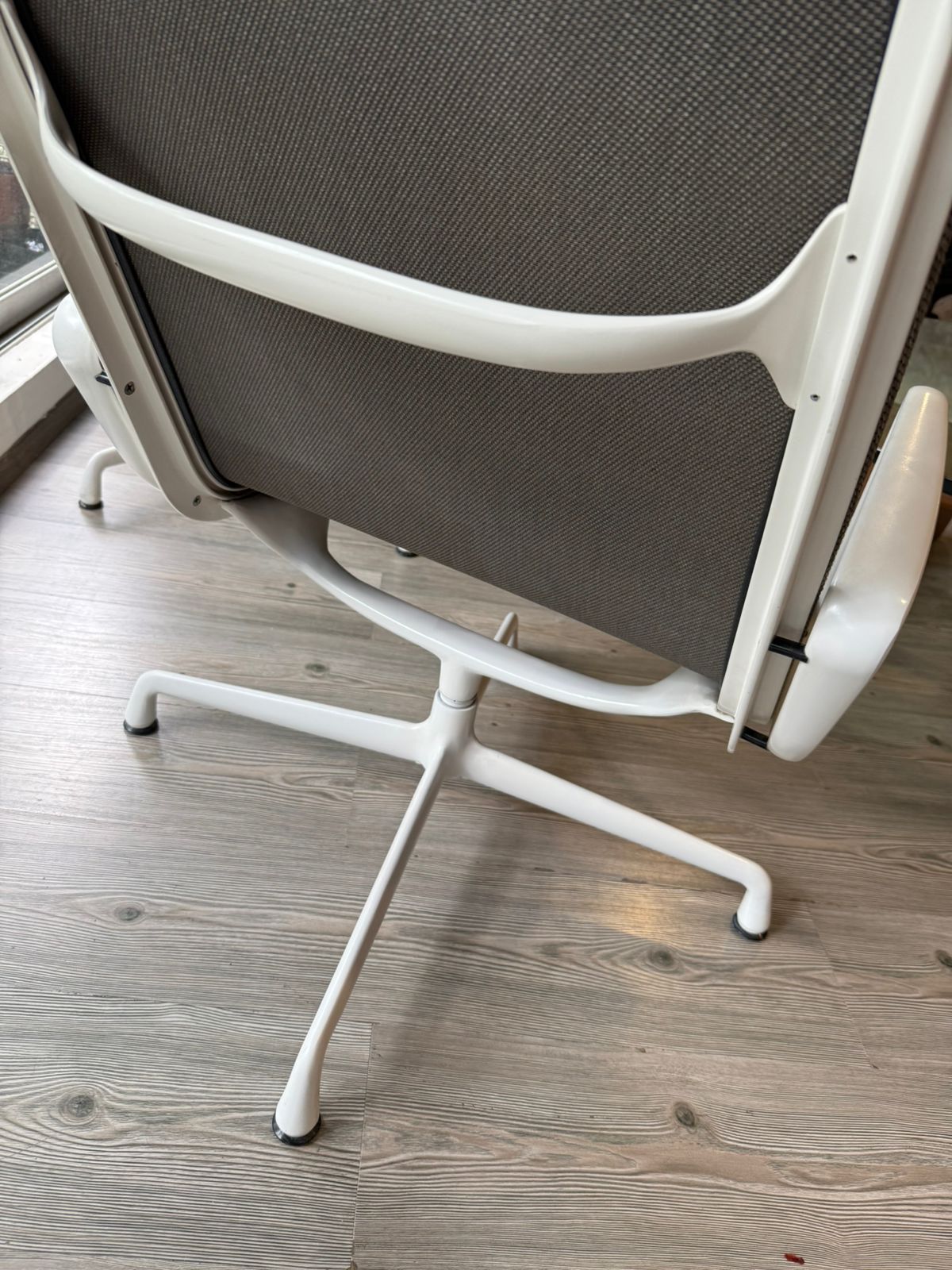 Eames Aluminum Group Lounge Chair Outdoor Herman Miller