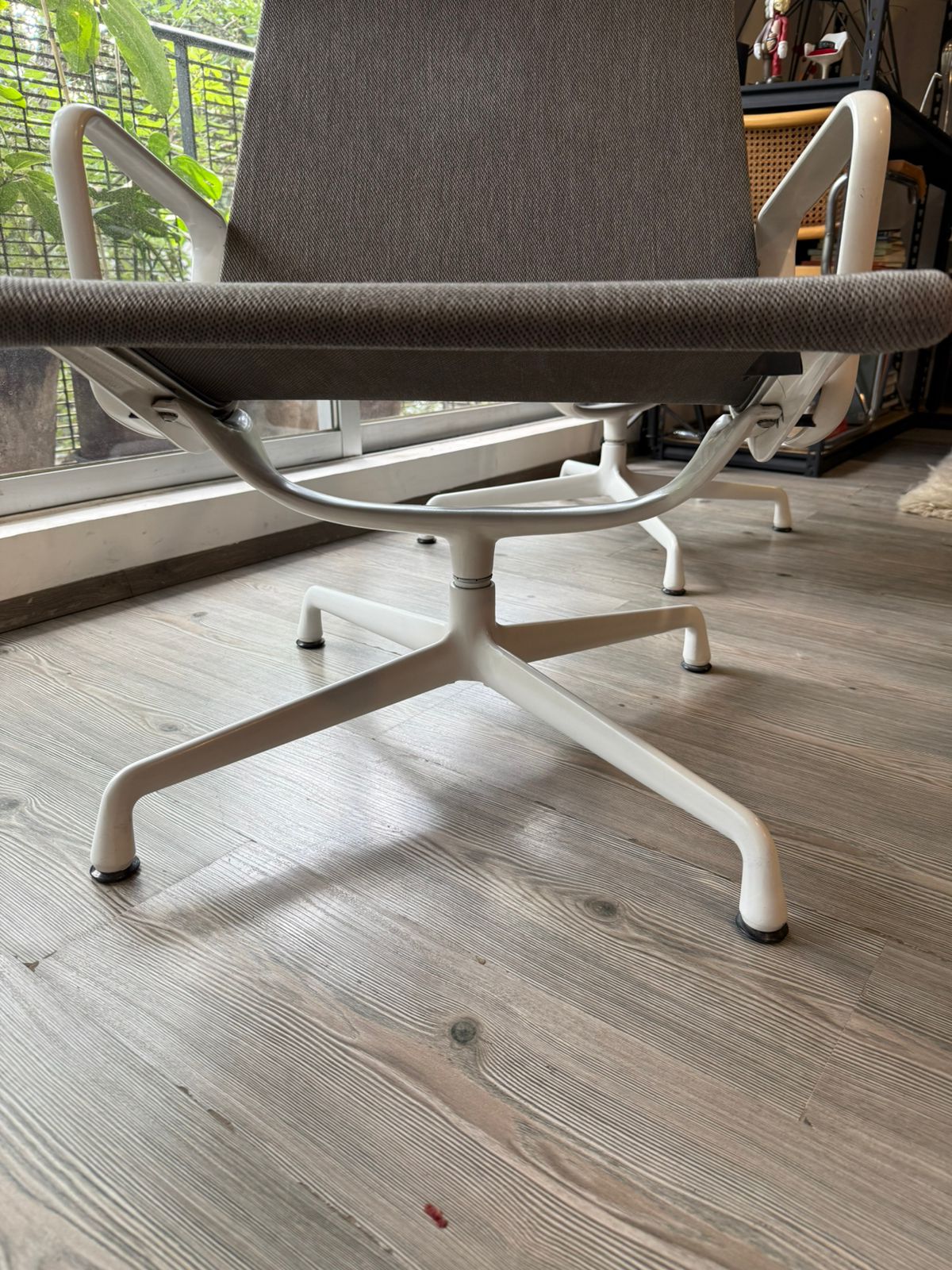 Eames Aluminum Group Lounge Chair Outdoor Herman Miller