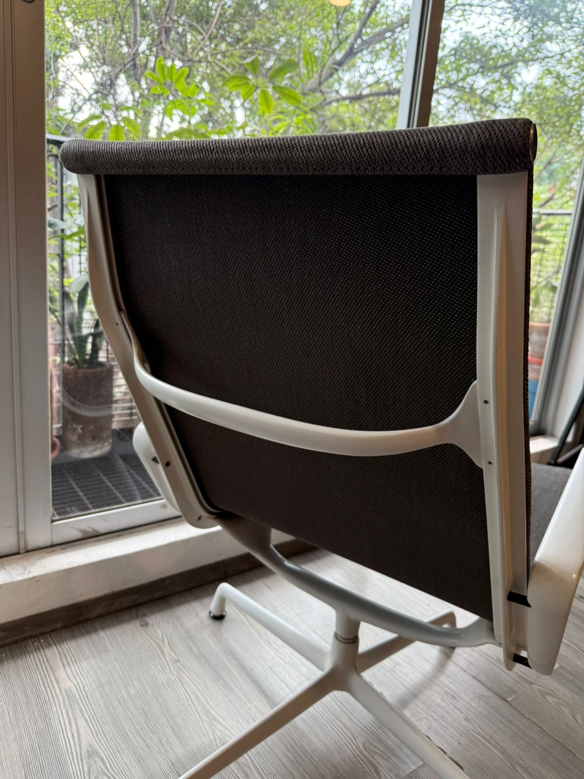 Eames Aluminum Group Lounge Chair Outdoor Herman Miller