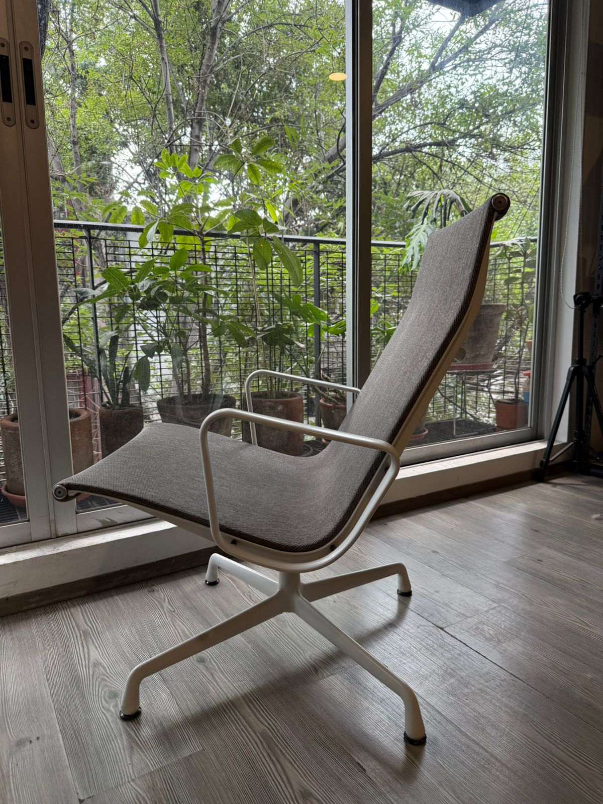 Eames Aluminum Group Lounge Chair Outdoor Herman Miller