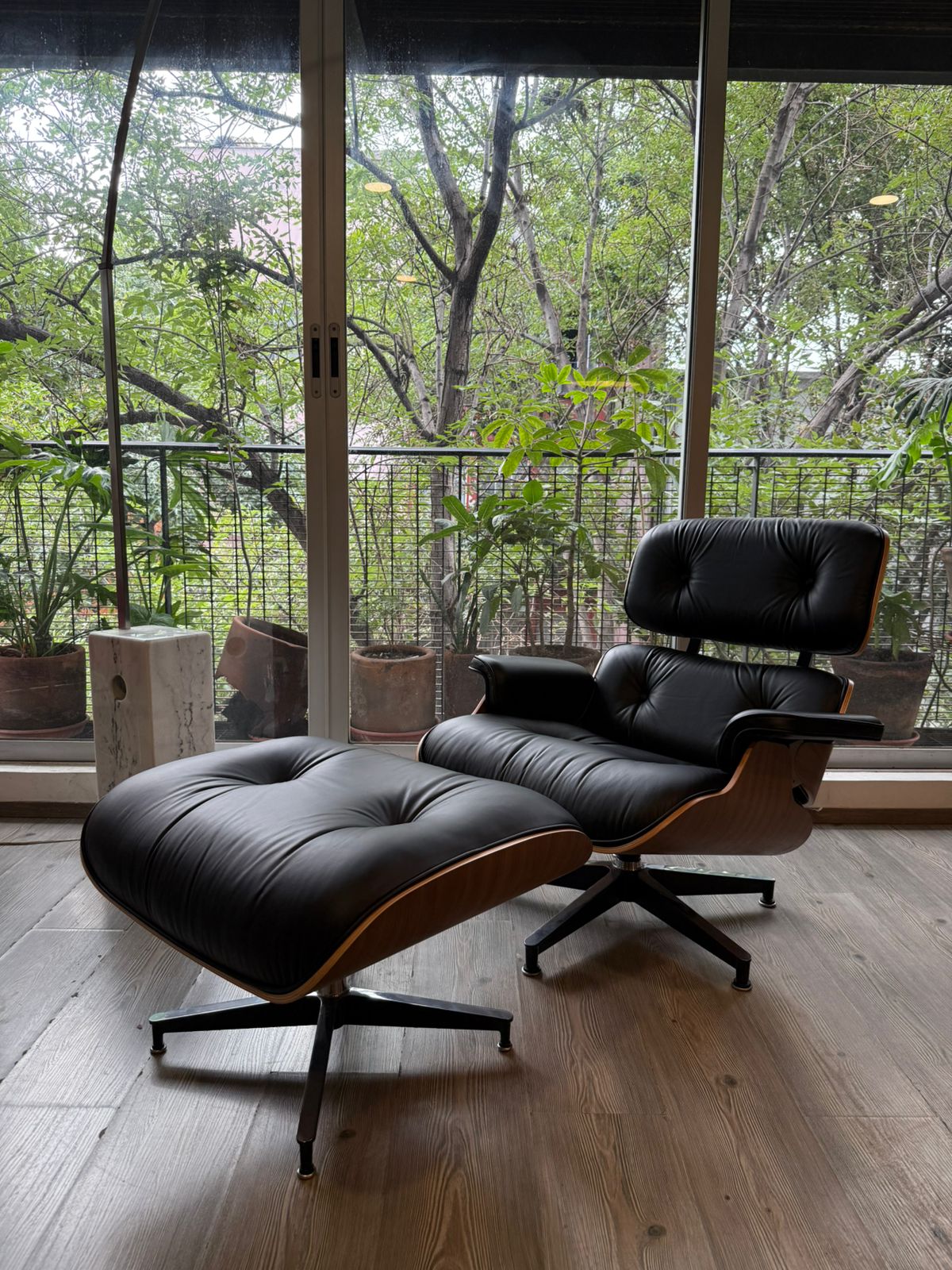 Eames Lounge & Ottoman. Herman Miller
