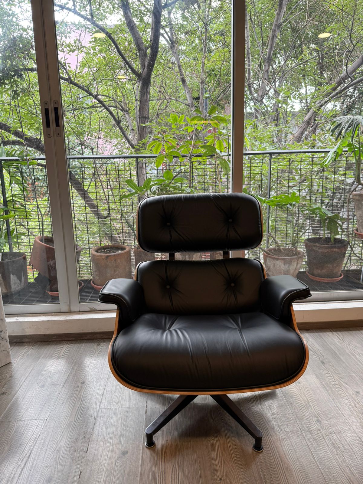 Eames Lounge & Ottoman. Herman Miller