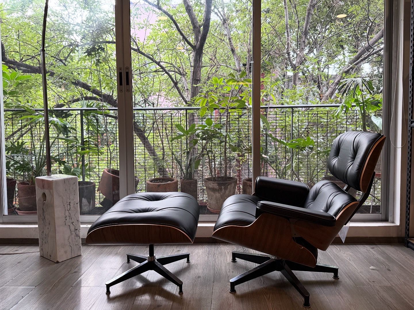 Eames Lounge & Ottoman. Herman Miller