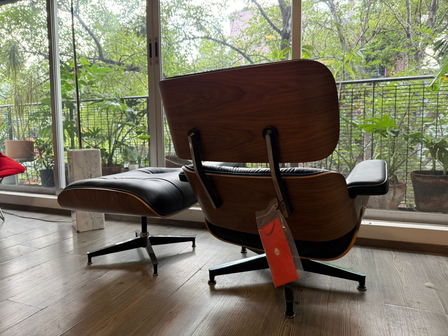 Eames Lounge & Ottoman. Herman Miller