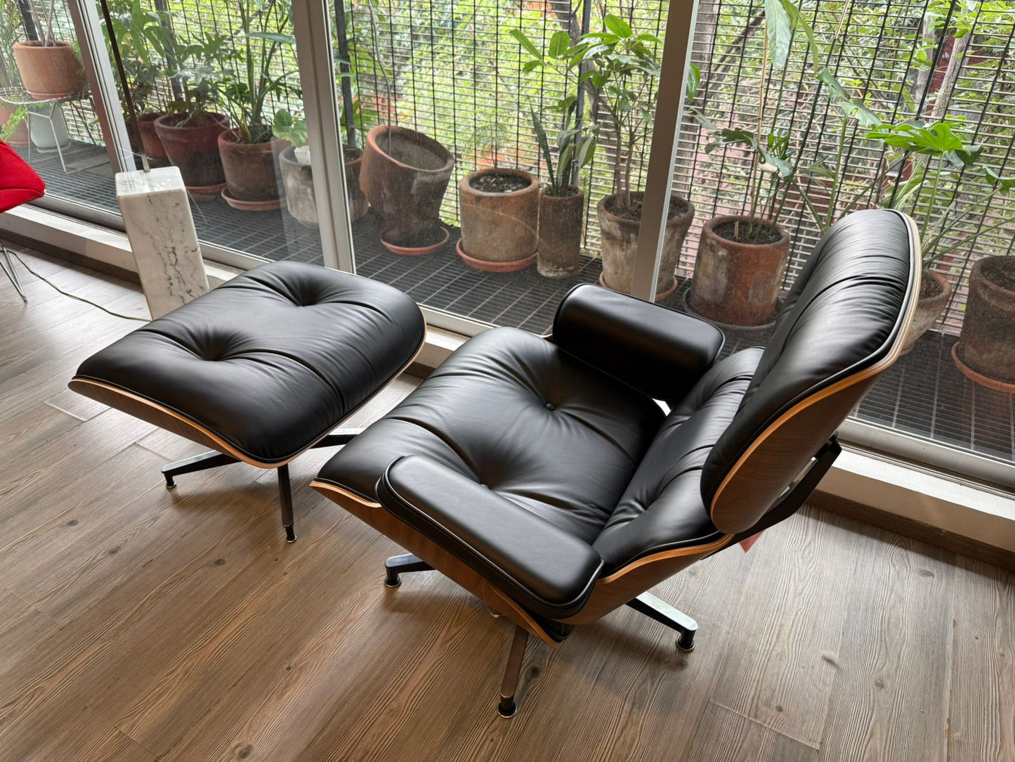 Eames Lounge & Ottoman. Herman Miller