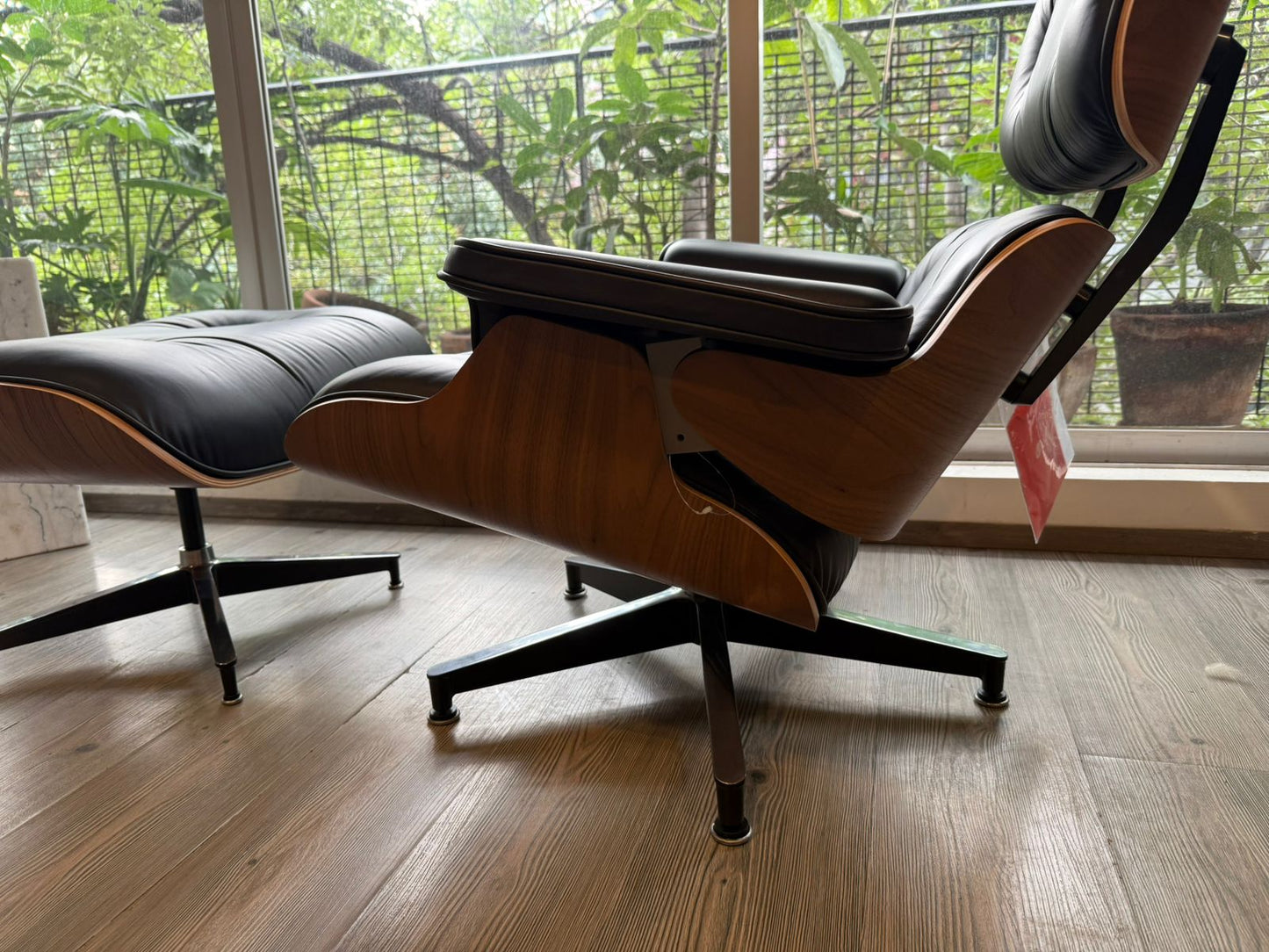 Eames Lounge & Ottoman. Herman Miller