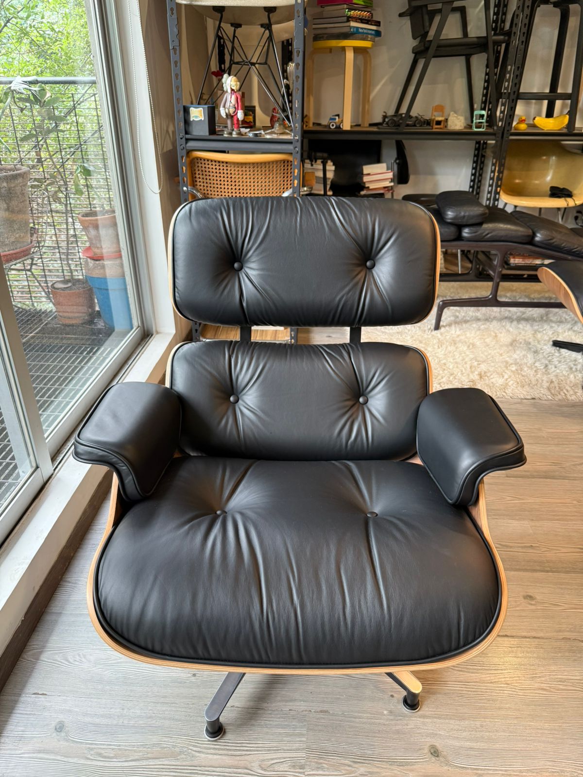 Eames Lounge & Ottoman. Herman Miller