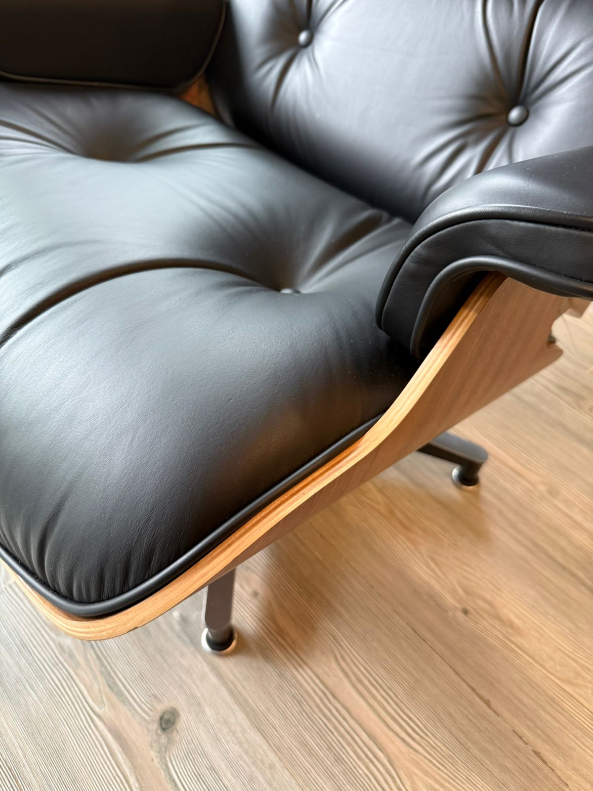 Eames Lounge & Ottoman. Herman Miller