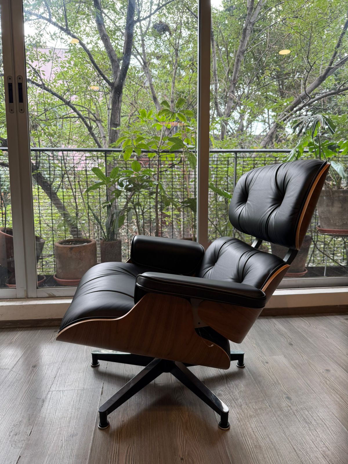 Eames Lounge & Ottoman. Herman Miller