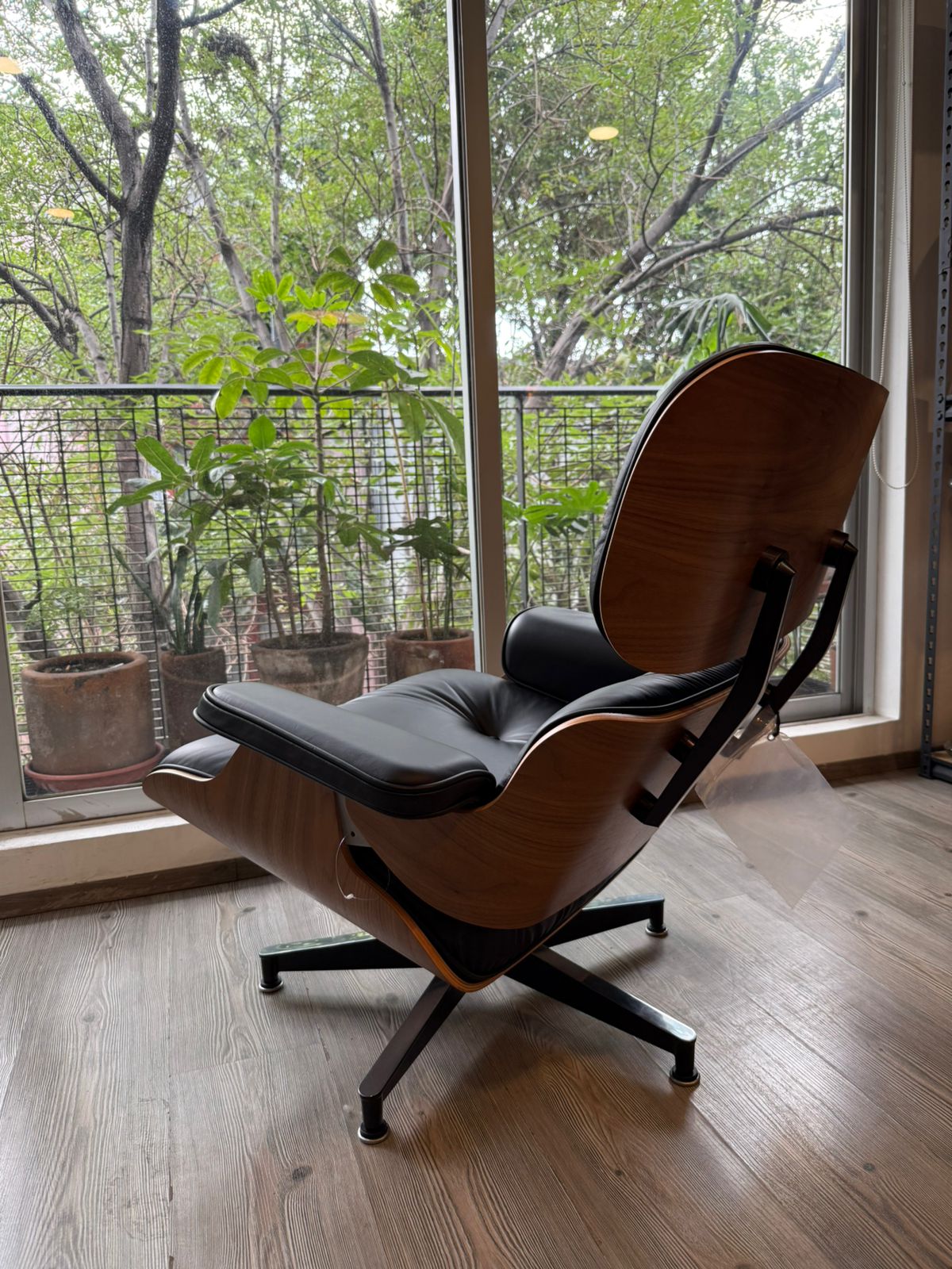 Eames Lounge & Ottoman. Herman Miller