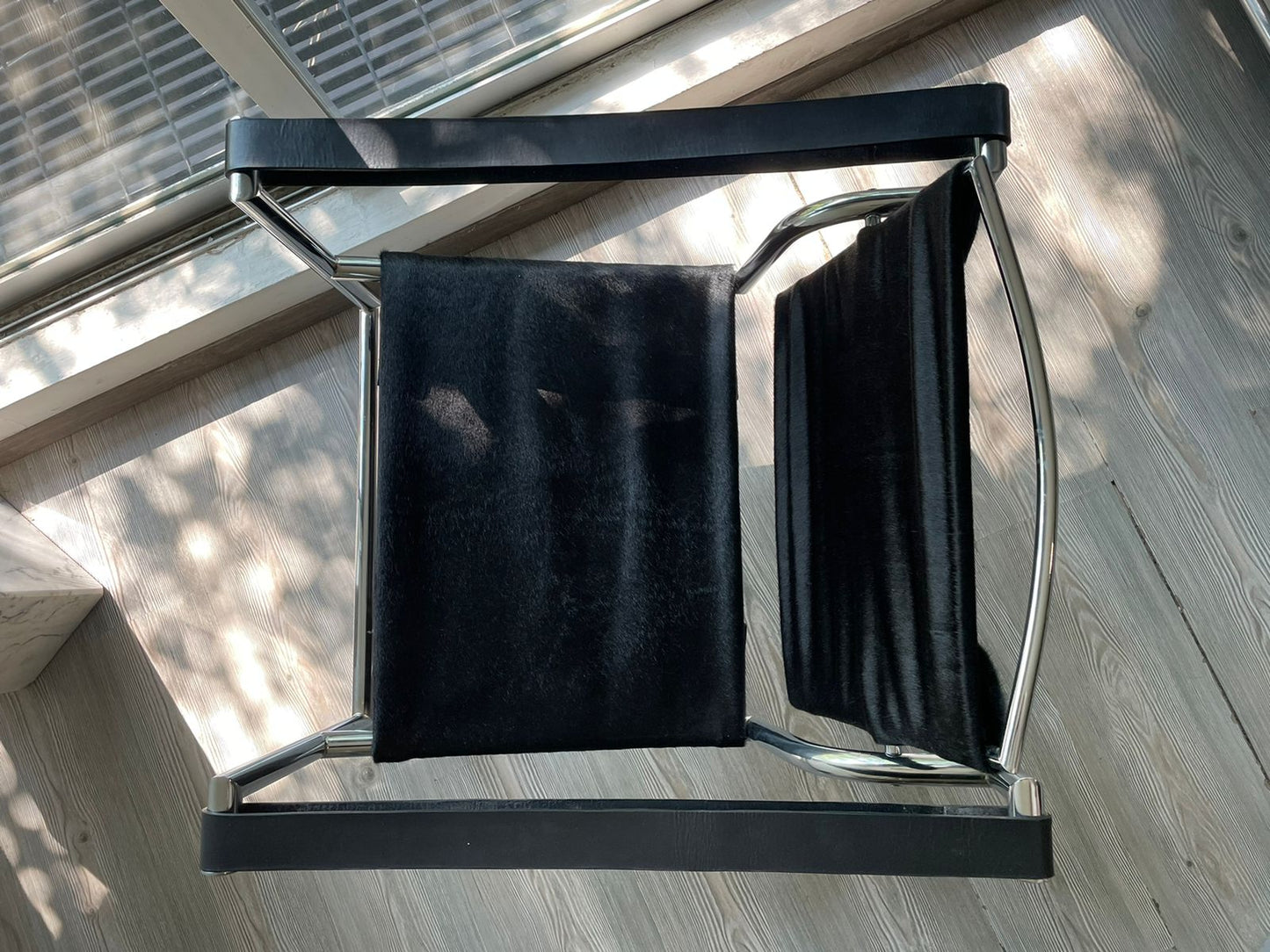 LC1 Basculant Chair Le Corbusier Black Cowhide Cassina