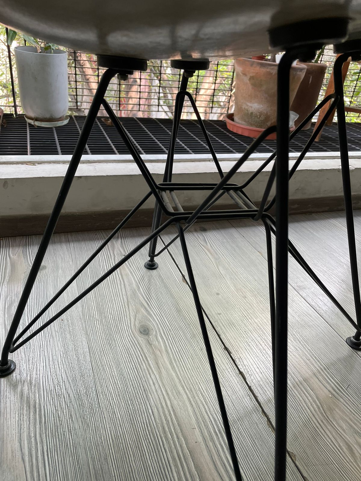 Eames DAR Eiffel Black Base Herman Miller