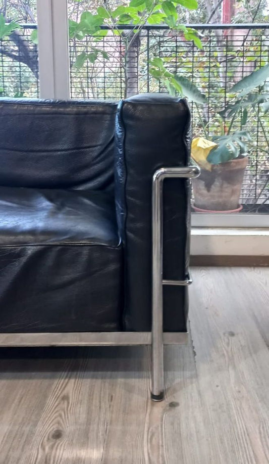 LC2 Two Seat Sofa - Le Corbusier - moda in casa
