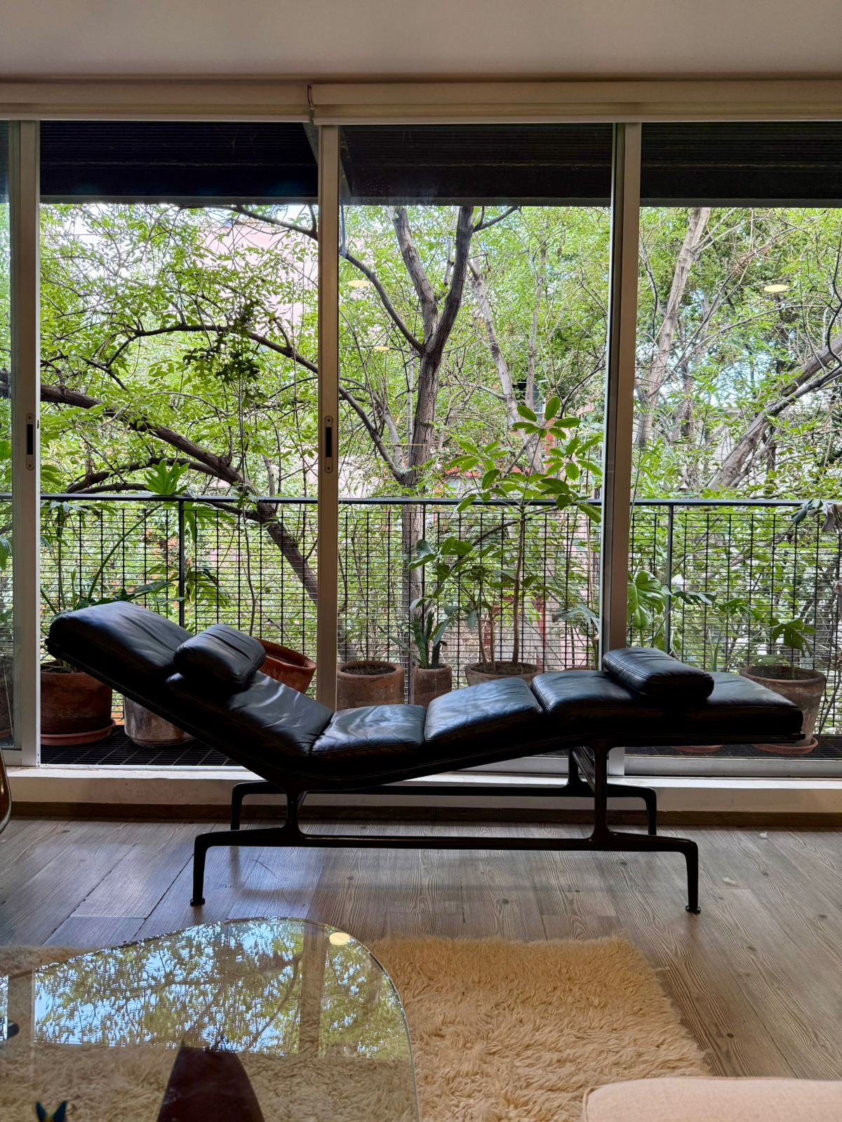 ES-106 'Billy Wilder' Chaise Herman Miller