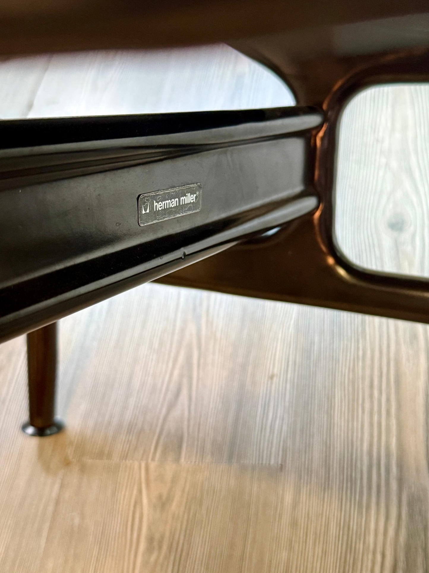 ES-106 'Billy Wilder' Chaise Herman Miller