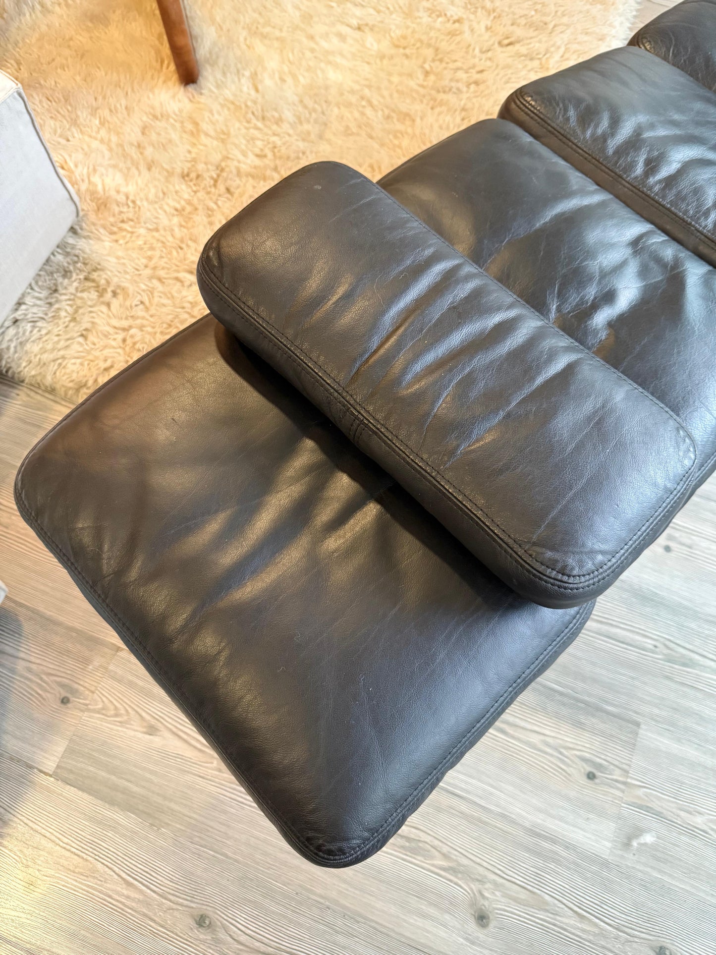 ES-106 'Billy Wilder' Chaise Herman Miller