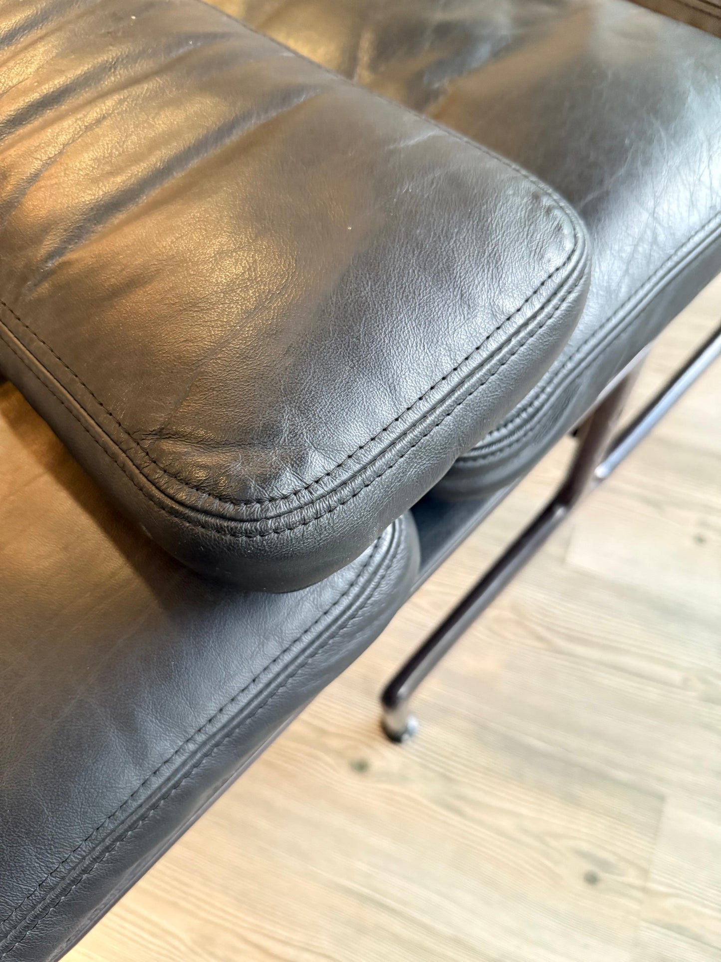 ES-106 'Billy Wilder' Chaise Herman Miller