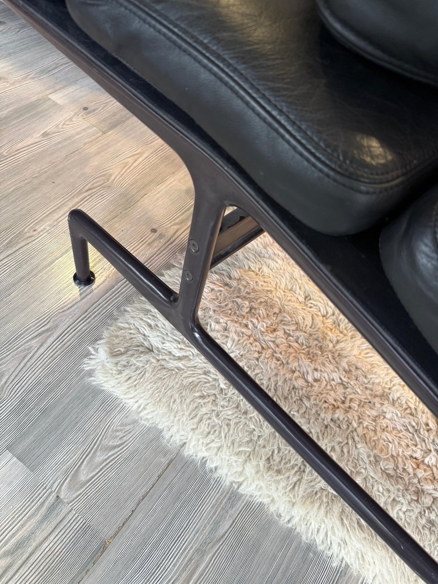 ES-106 'Billy Wilder' Chaise Herman Miller