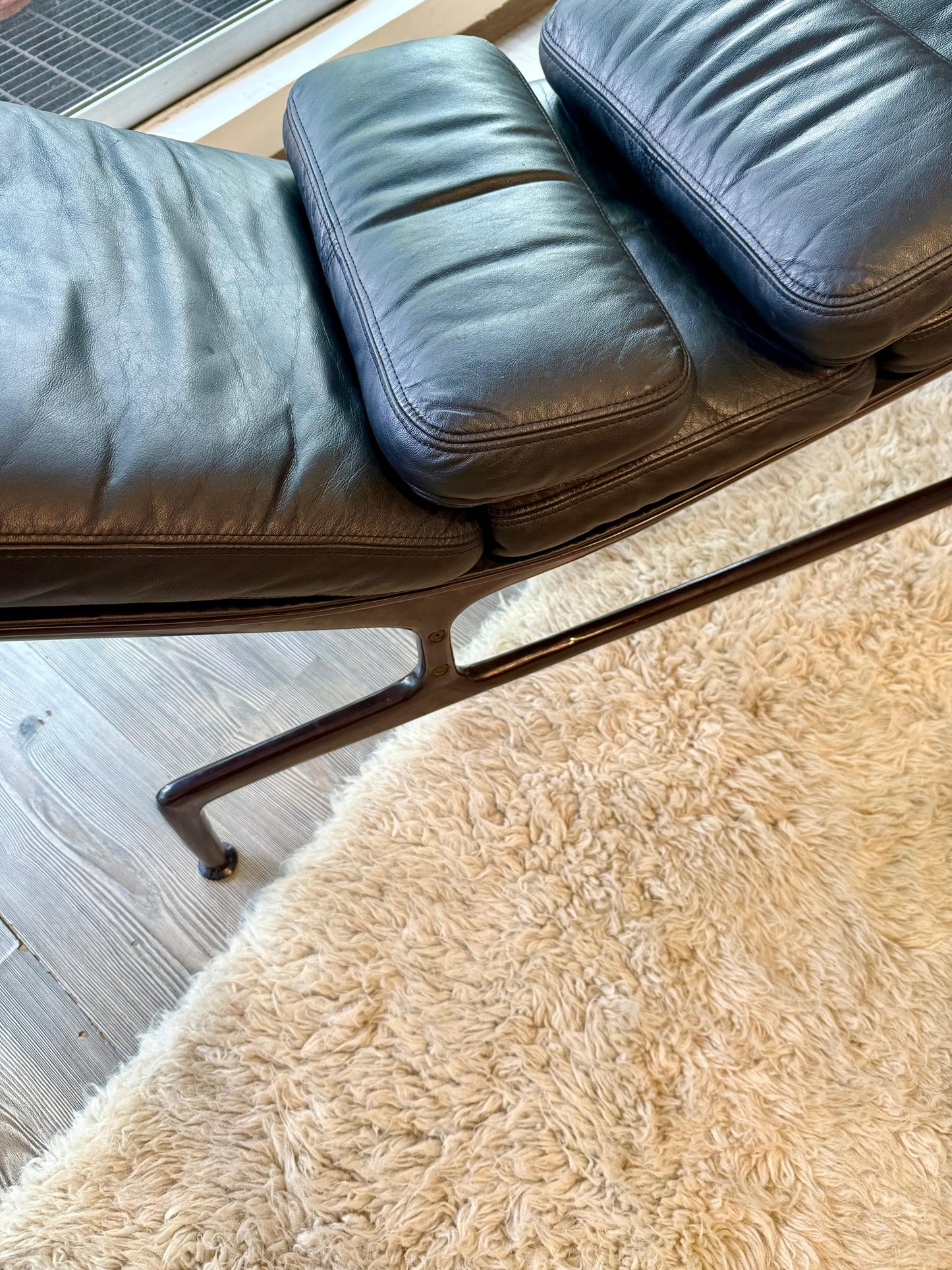 ES-106 'Billy Wilder' Chaise Herman Miller