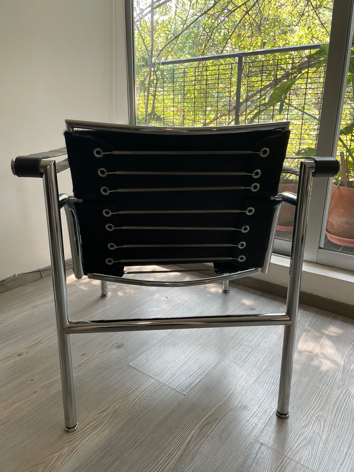 LC1 Basculant Chair Le Corbusier Black Cowhide Cassina