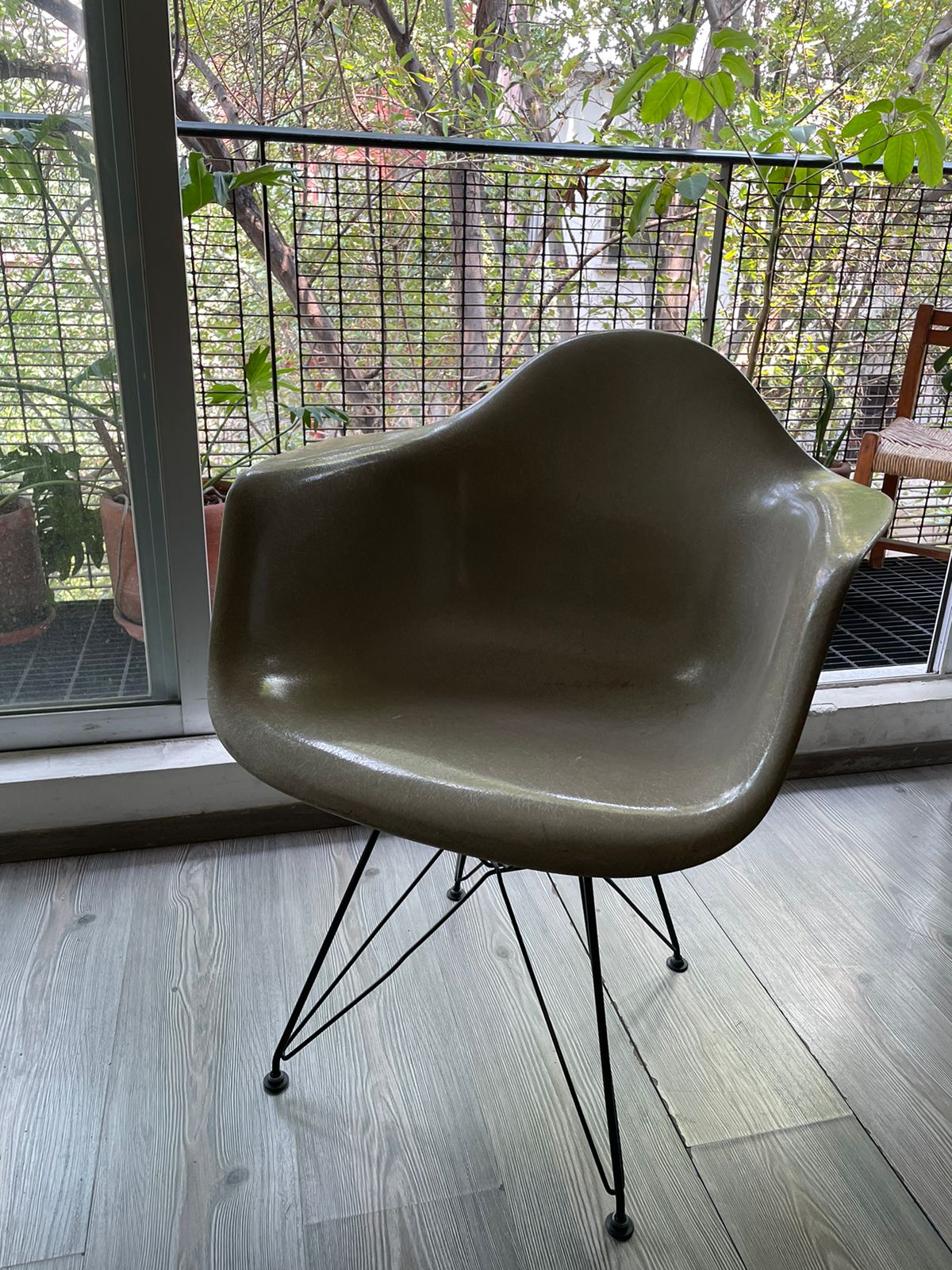 Eames DAR Eiffel Black Base Herman Miller