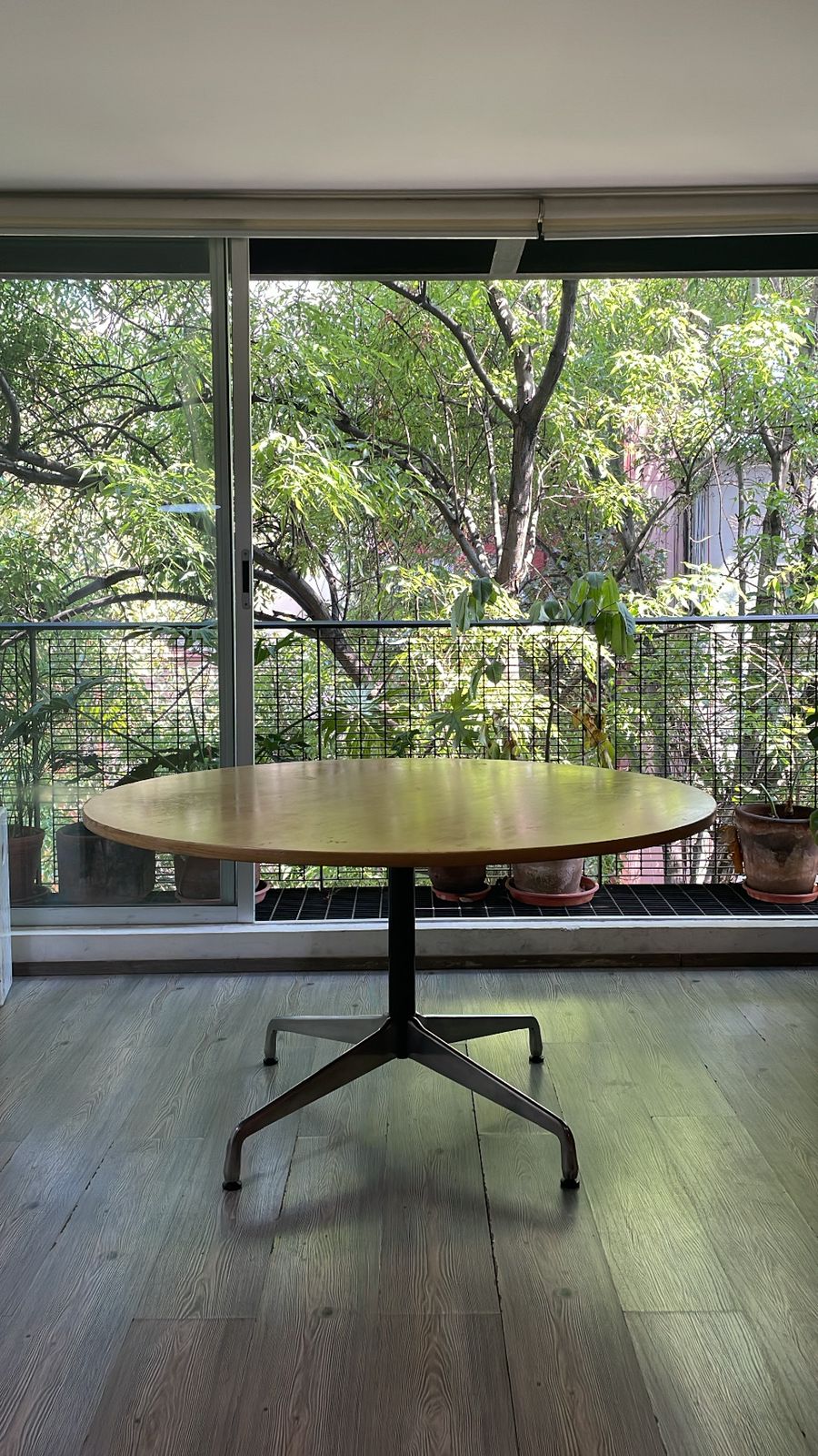 Eames Round Table, Segmented Base Herman Miller