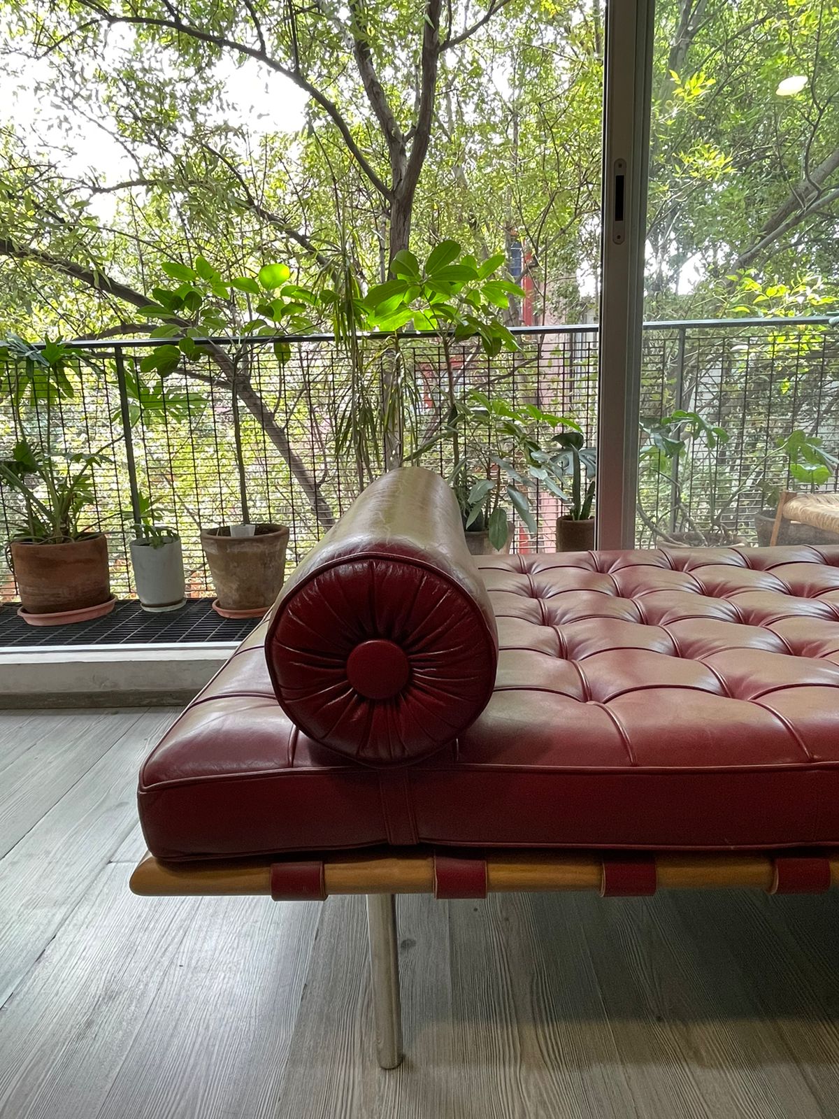 Barcelona Couch Mies Van Der Rohe Knoll