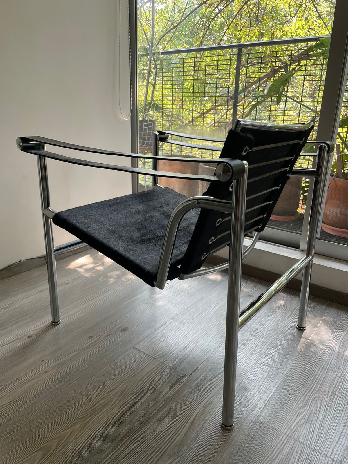 LC1 Basculant Chair Le Corbusier Black Cowhide Cassina