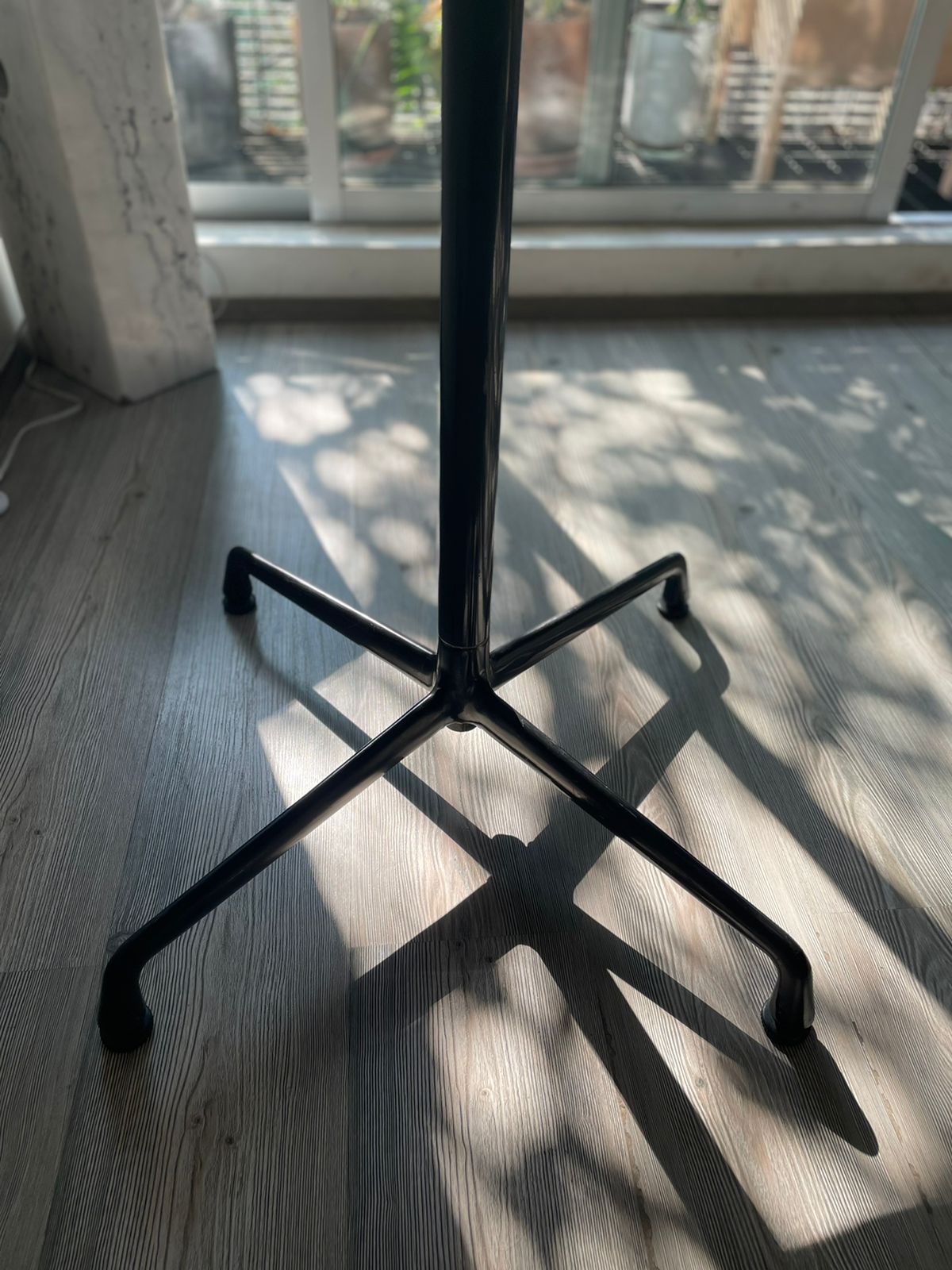 Eames Round Universal Base Dining & Work Table Herman Miller