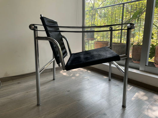 LC1 Basculant Chair Le Corbusier Black Cowhide Cassina