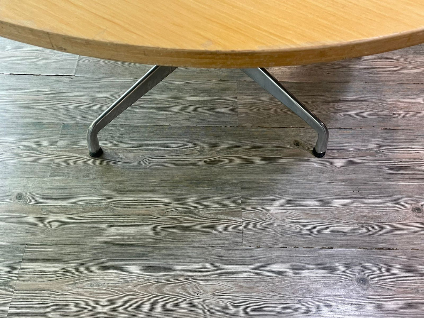 Eames Round Table, Segmented Base Herman Miller