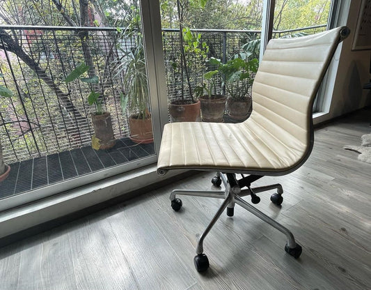 EA335 Eames Aluminum - Herman Miller