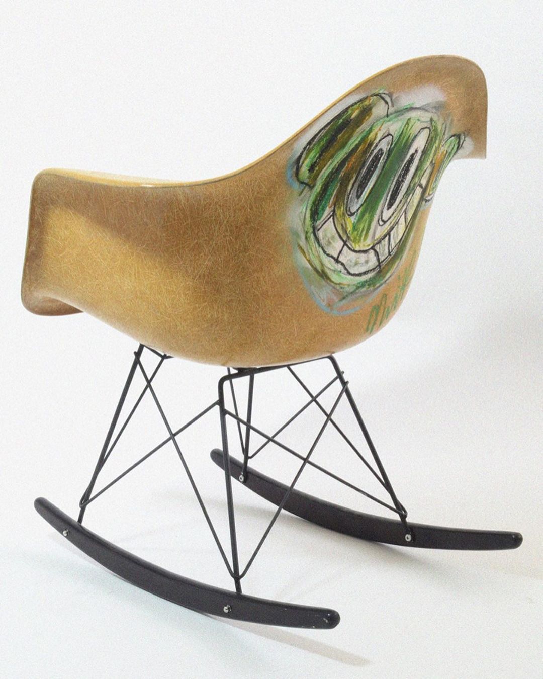Silla - Eames RAR - intervención @Milkman