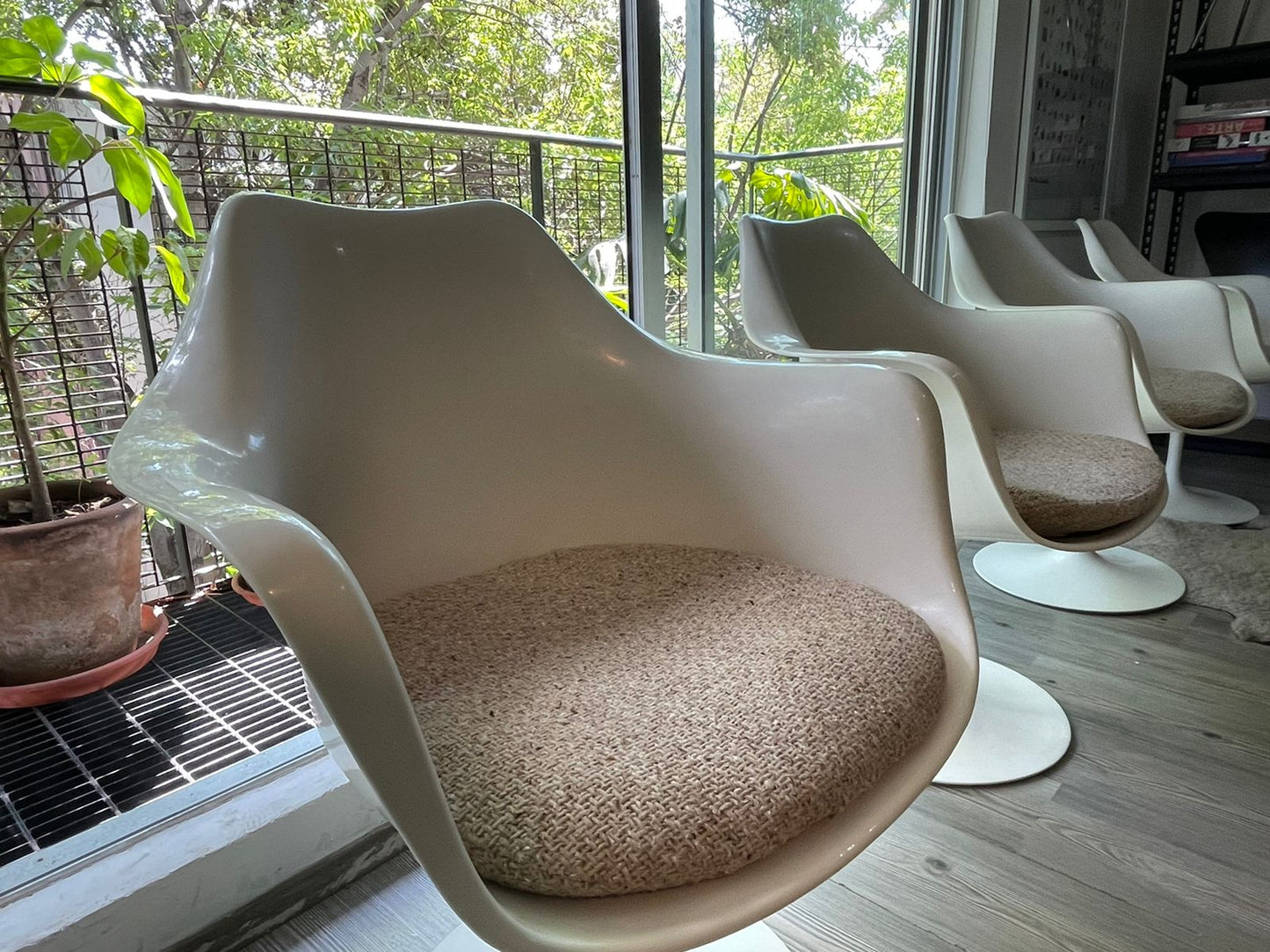 Tulip armchair - Eero Saarinen Knoll Associates