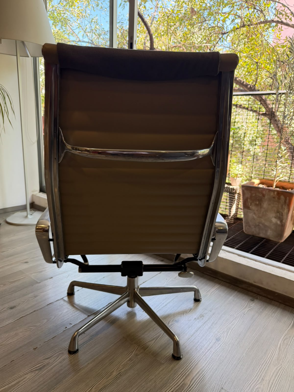 Eames Aluminum Group Lounge Chair         Herman Miller