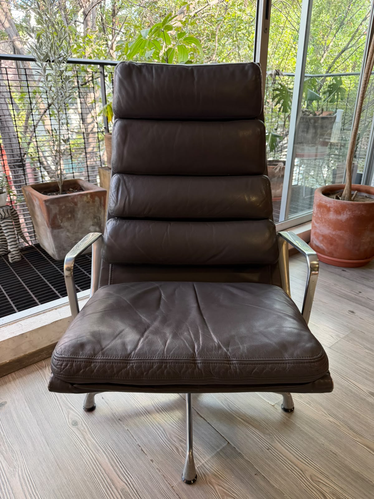 Eames Soft Pad Lounge Chair        Herman Miller
